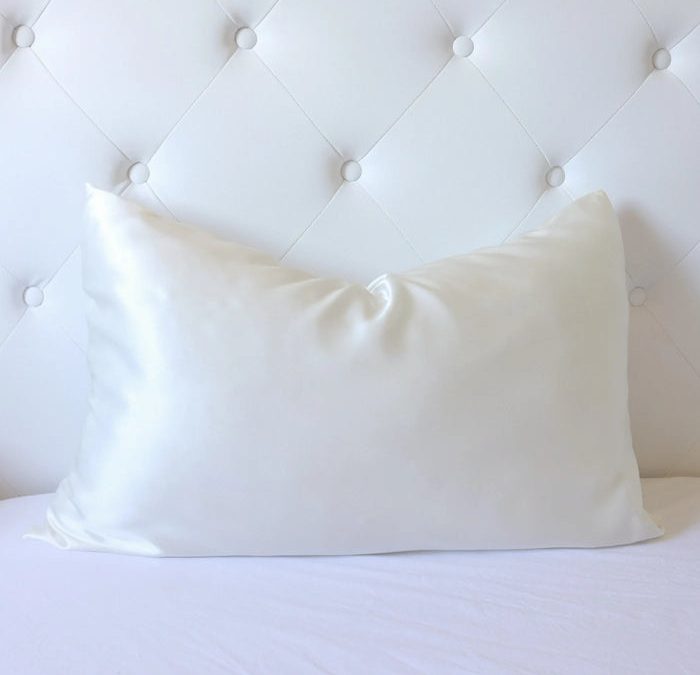 The Beauty of Silk Pillowcases: Unveiling the Secret to a Luxurious Sleep Experience